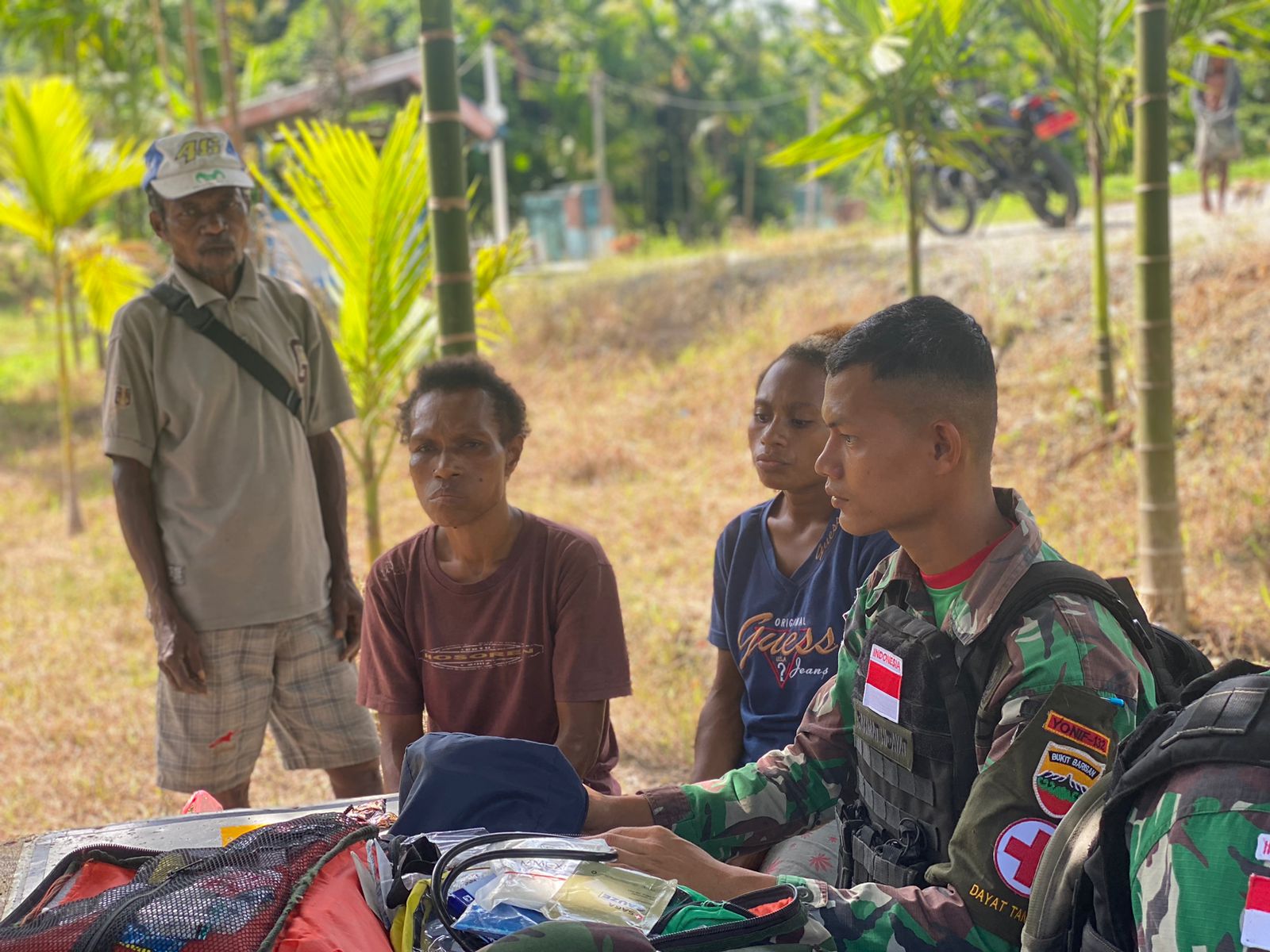 Peduli Kesehatan Masyarakat, Satgas Yonif 132/BS Bergerak Berikan Pelayanan Di Kp.Uskuar