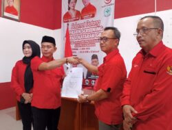 Didampingi Istri tercinta H.Mulkan Ambil Formulir Calon Bupati Bangka 2023 – 2029     