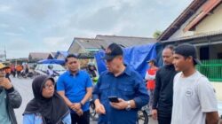 Hidayat Arsani Sigap, Antar Bahan Makanan untuk Korban Puting Beliung Hingga Bantu Atap Masjid