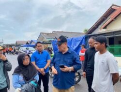 Hidayat Arsani Sigap, Antar Bahan Makanan untuk Korban Puting Beliung Hingga Bantu Atap Masjid